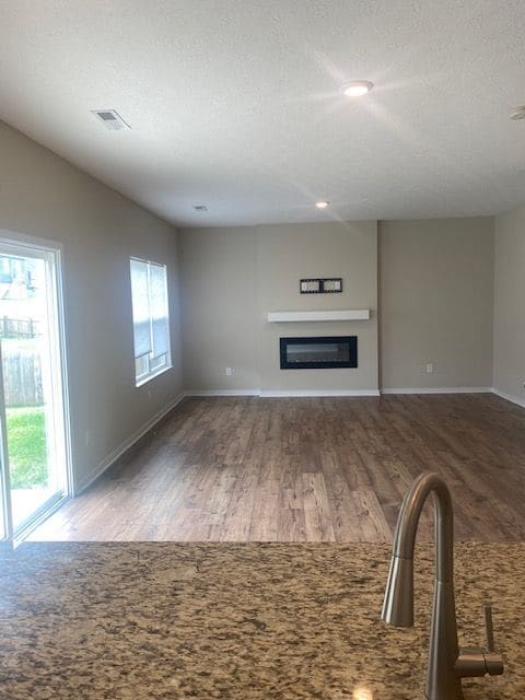 Building Photo - 314 Sandburg Dr