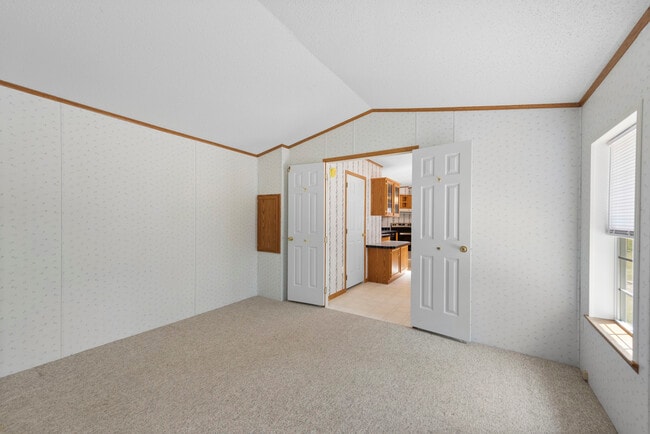 Building Photo - 826 New Hampshire Rte 175