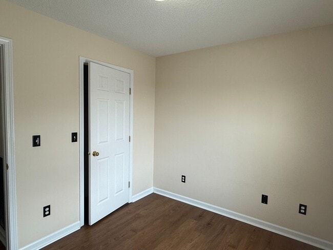 Building Photo - 129 Meadowlark Drive