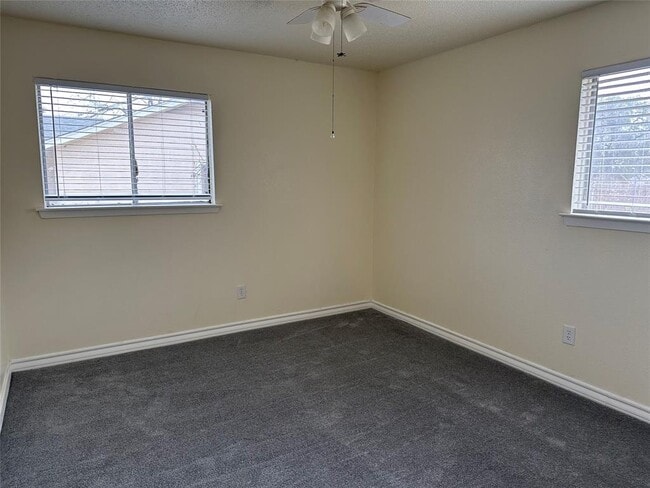 Building Photo - 204 Thompson St