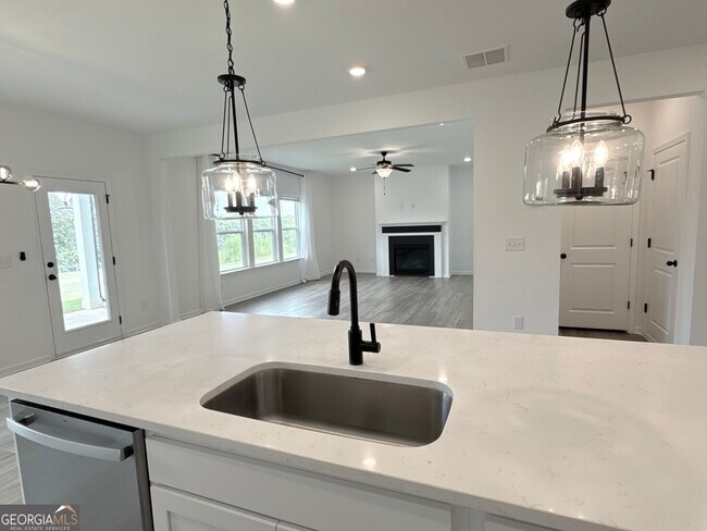 Building Photo - 207 Foxhill Dr