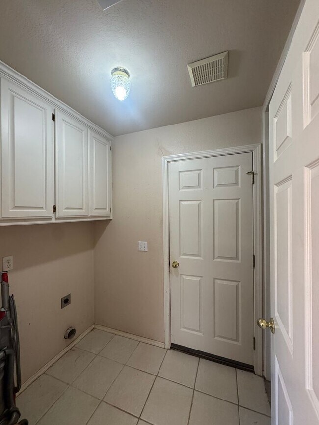 Building Photo - 4210 Catalpa Ln
