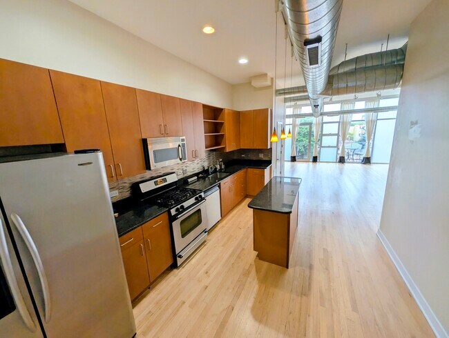 Building Photo - 5115 N Clark St
