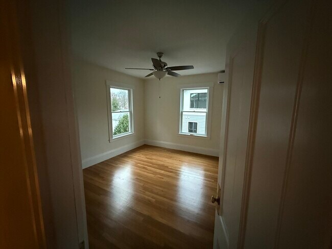 Building Photo - 33 Parsons St