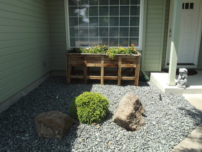 Building Photo - NIce Home