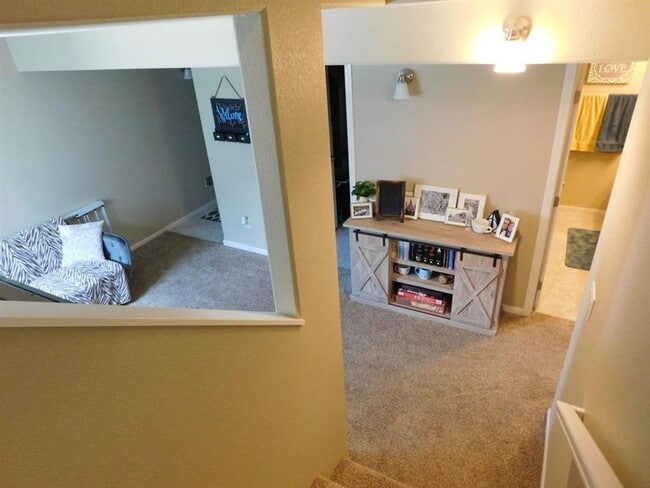 Building Photo - 3 Bedroom Townhome!