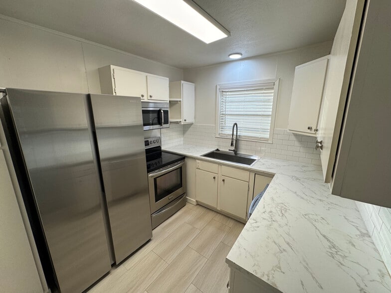 Building Photo - 203 Shelter Ln