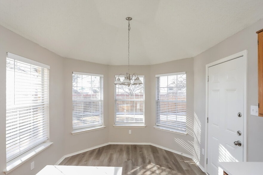 Building Photo - 532 Saddle Head Dr