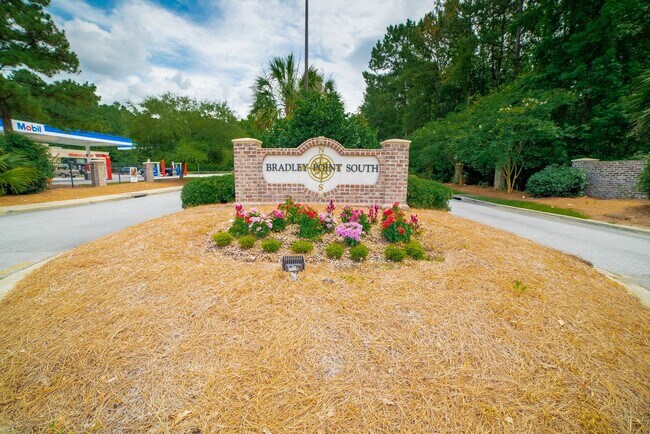 Building Photo - Coming Available!