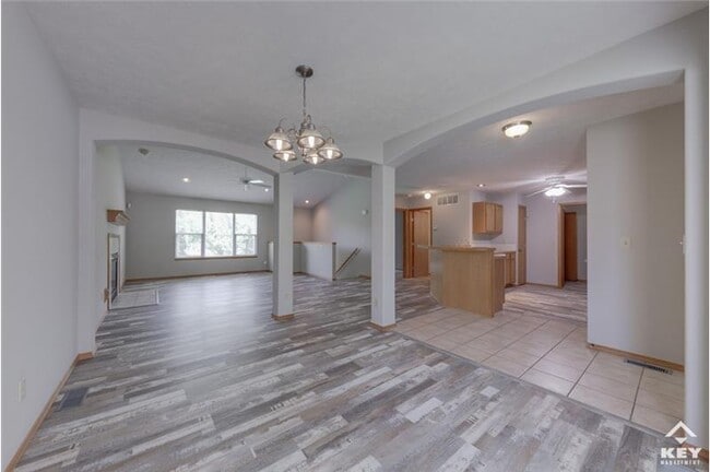 Building Photo - 565 N Bristol Ct
