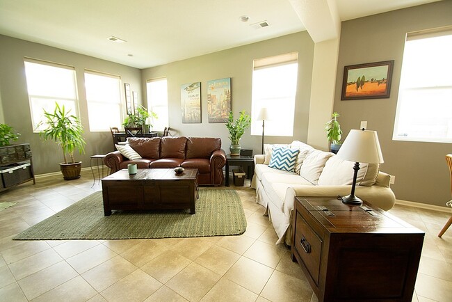 Building Photo - Stylish home in Central Park