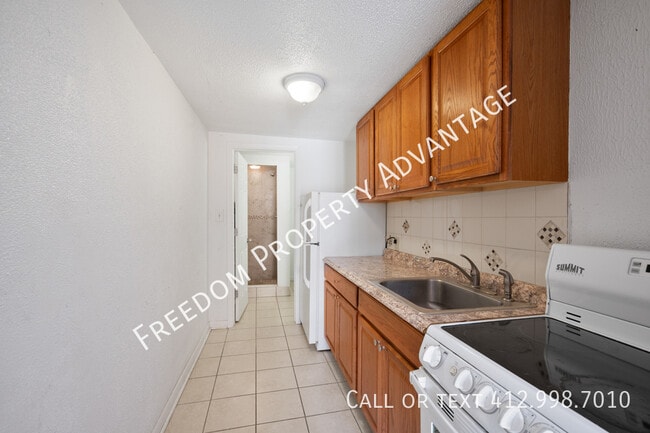 Building Photo - 2642 Mt Royal Rd