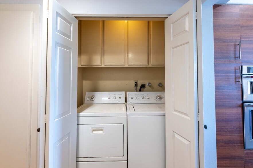 laundry - 11322 Camarillo St