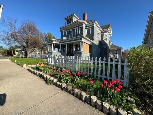 Building Photo - 1464 W Minnehaha Ave