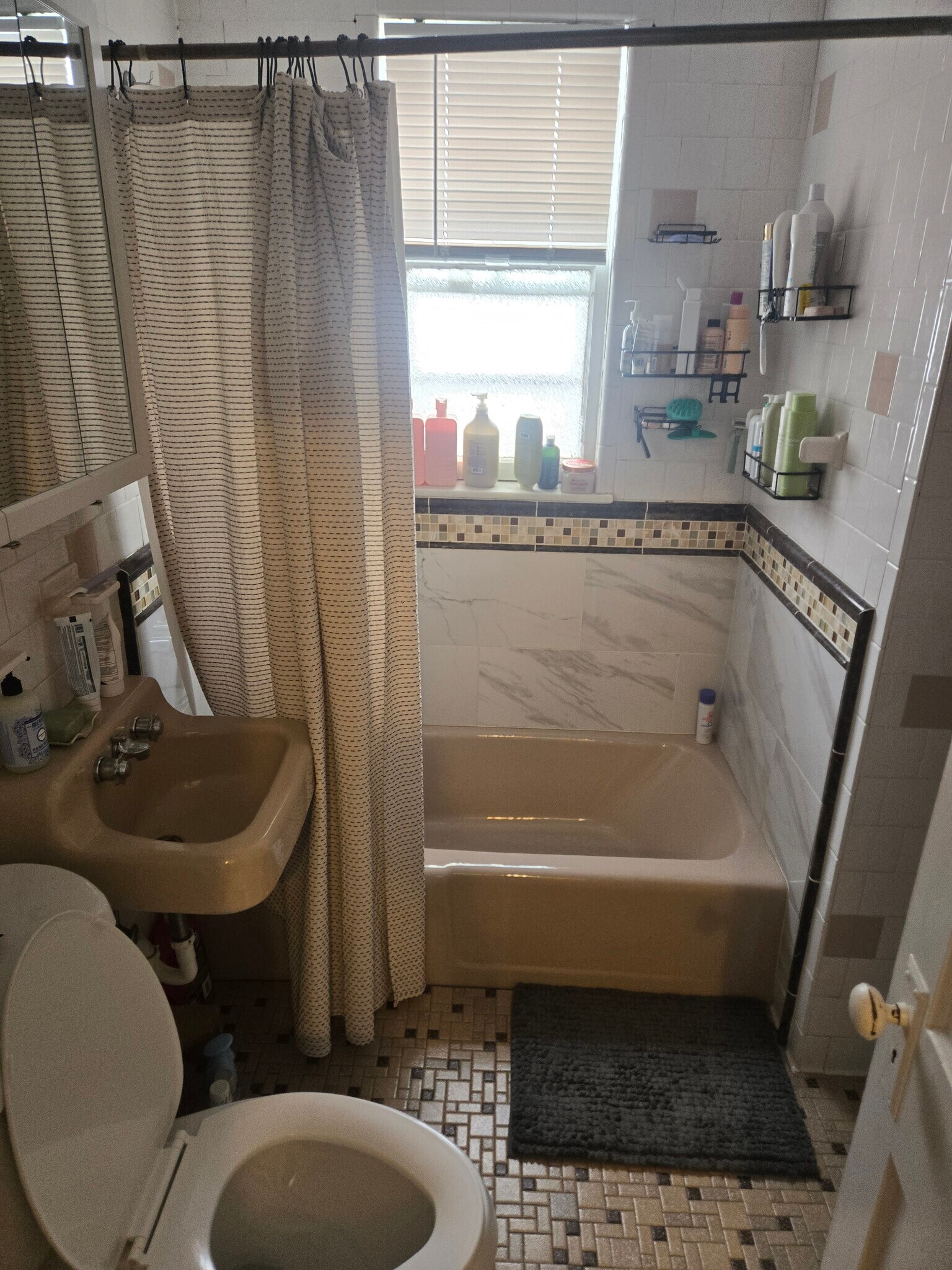 Building Photo - 16 Dighton St