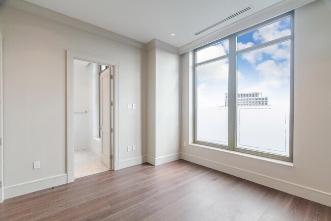 Building Photo - 3376 Peachtree Rd NE