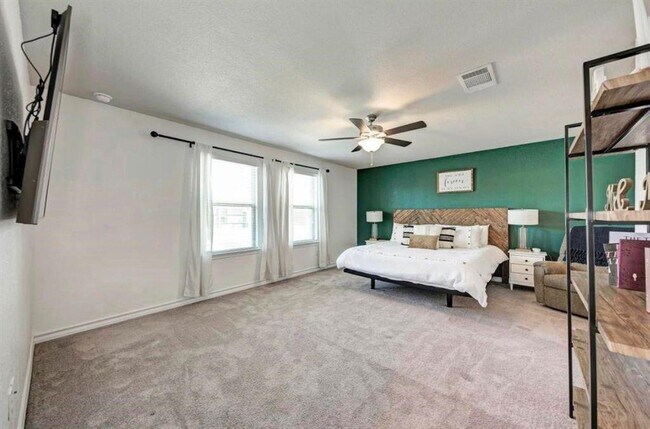 Building Photo - 5817 Daly Dr