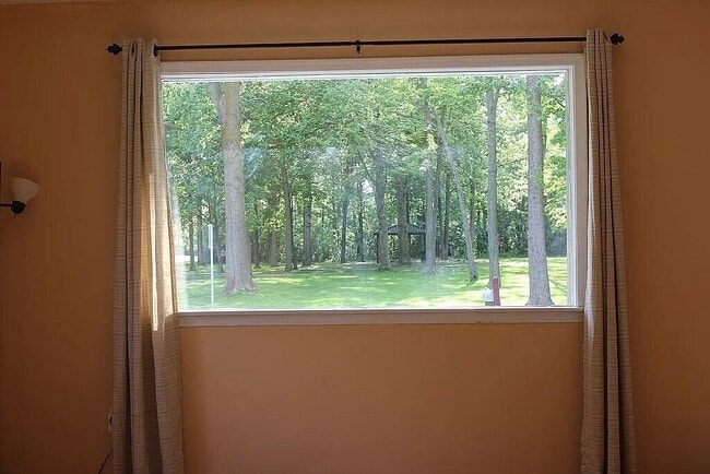 Building Photo - 655 Robinwood Dr