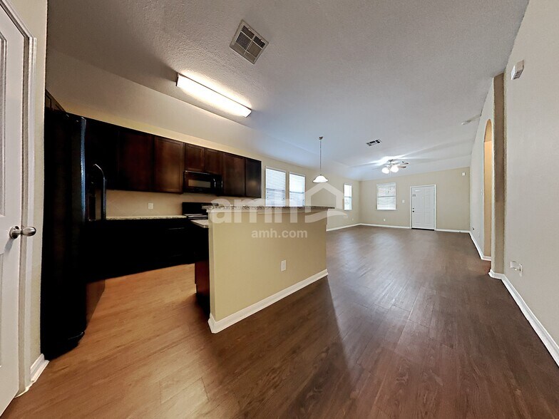 Building Photo - 2324 Shady Tree Ln