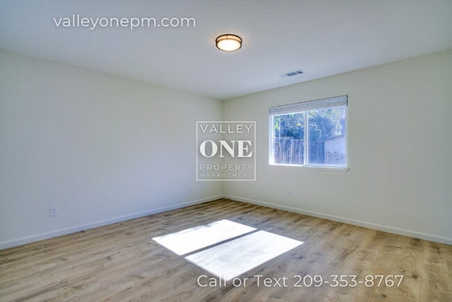 Building Photo - 1634 Arlington Ct