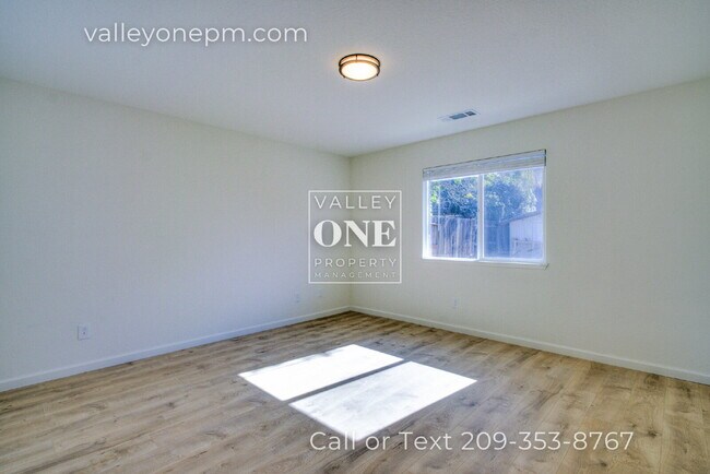 Building Photo - Totally Remodeled Home in Turlock: It's No...