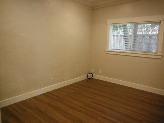 Building Photo - 240 River Street