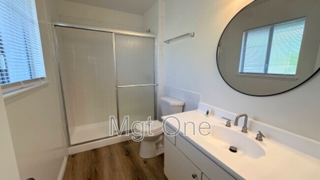 Building Photo - 425 Glenhill Dr