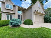 Building Photo - Charming 3-Bedroom Home with Spacious Back...