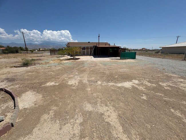 Building Photo - Charming 3-bedroom home located in the picturesque town of Pahrump!