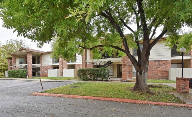 Building Photo - 1705 Crossing Pl