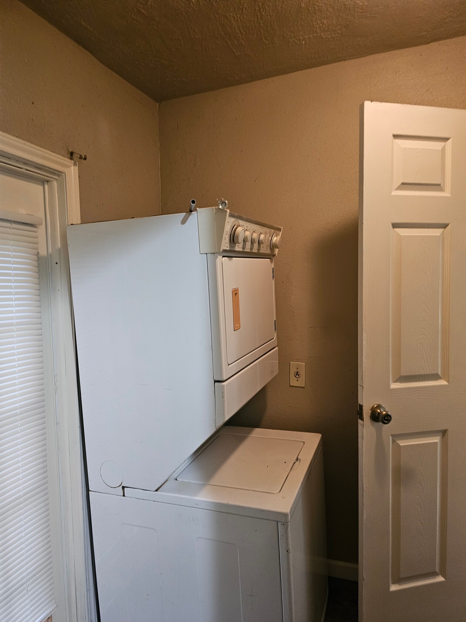 Building Photo - 3021 Sunbeam St