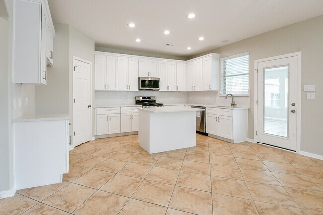 Building Photo - 815 Robins Way