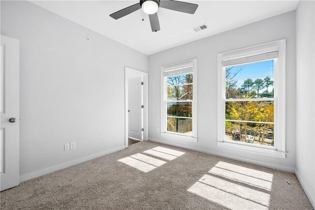 Building Photo - 552 Ember Ln NW