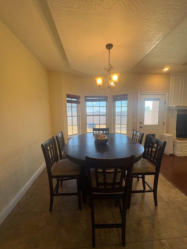 Building Photo - 725 Almond Tree Ln