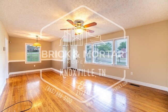 Building Photo - 815 Julianne Dr