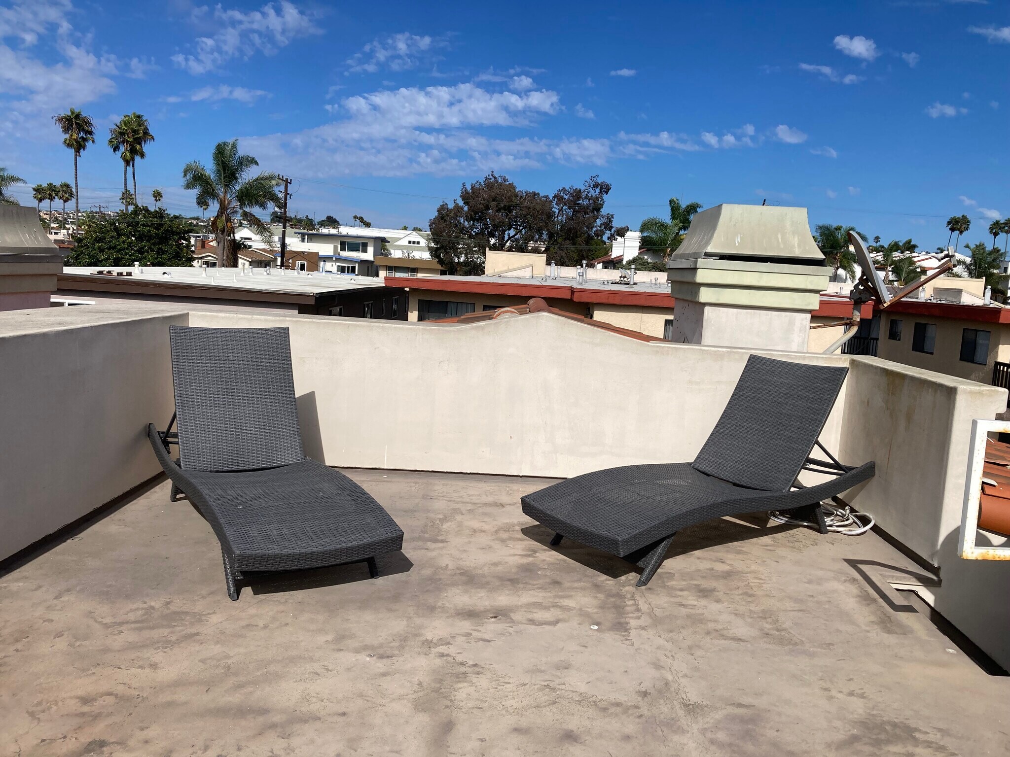 Relax on deck - 314 N Catalina Ave
