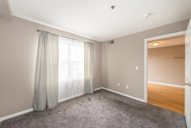 Building Photo - 318 54th St