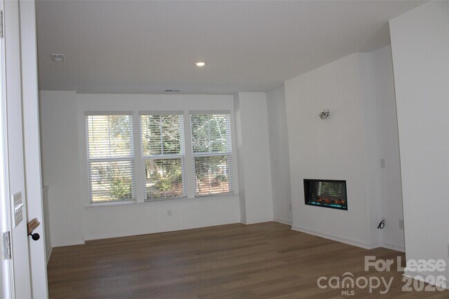 Building Photo - 743 Hoke Ln