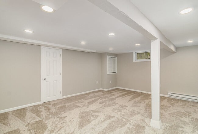 Building Photo - Beautiful 4 Bed 2 Bath Home With Fence and...