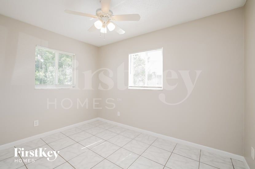 Building Photo - 22 Willow St