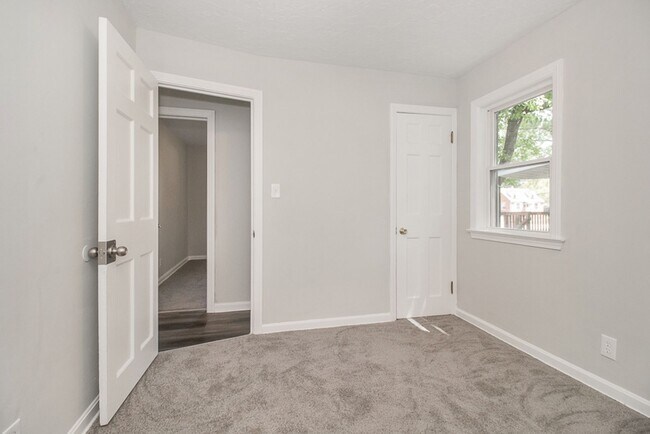 Building Photo - Fully Updated Home For Rent in Euclid