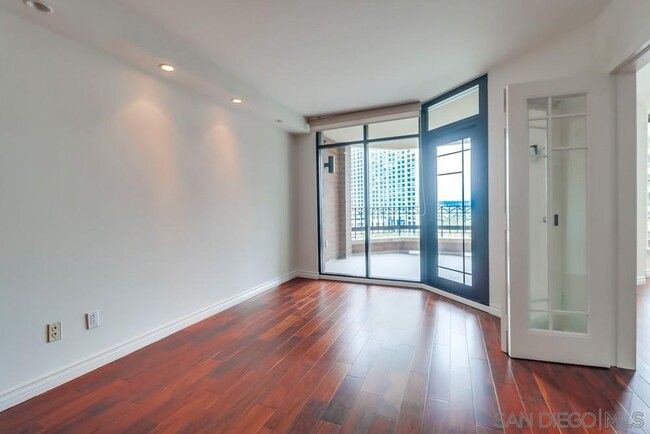 Building Photo - 500 W Harbor Dr