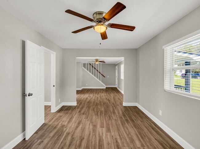 Building Photo - Oak Ridge 37830 - 3 bedroom 2 bath duplex ...