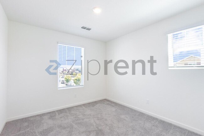 Building Photo - Unit
