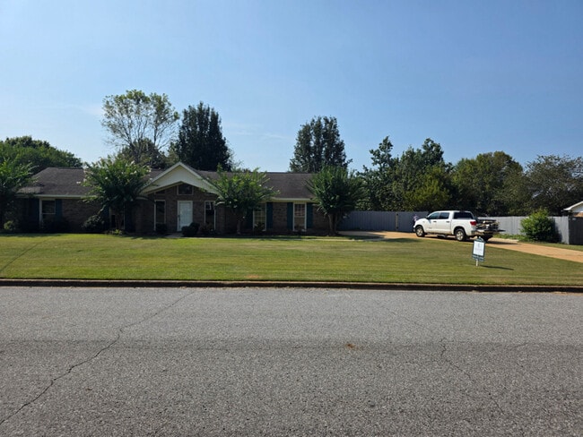 Building Photo - 4165 Brentwood St