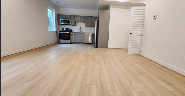 Building Photo - 1429 22nd St SE