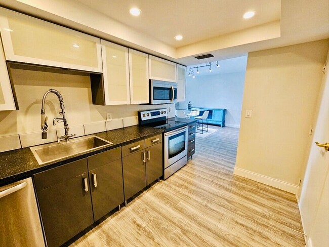 Building Photo - 3450 S Ocean Blvd
