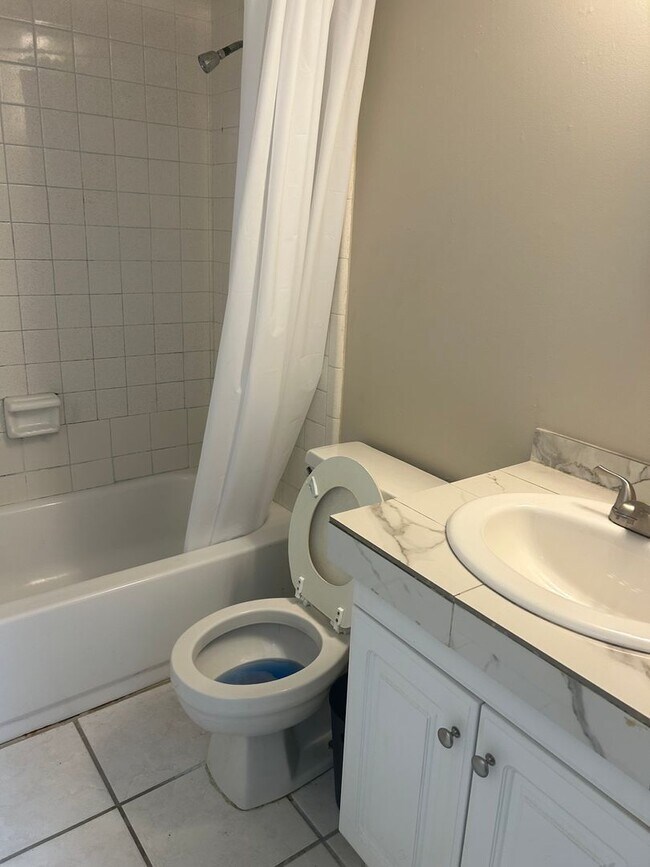 Building Photo - 1 BR 1 Bath Apt Near Downtown Eustis with W/D Hookups