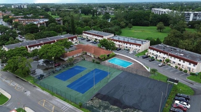 Building Photo - 4152 Inverrary Dr