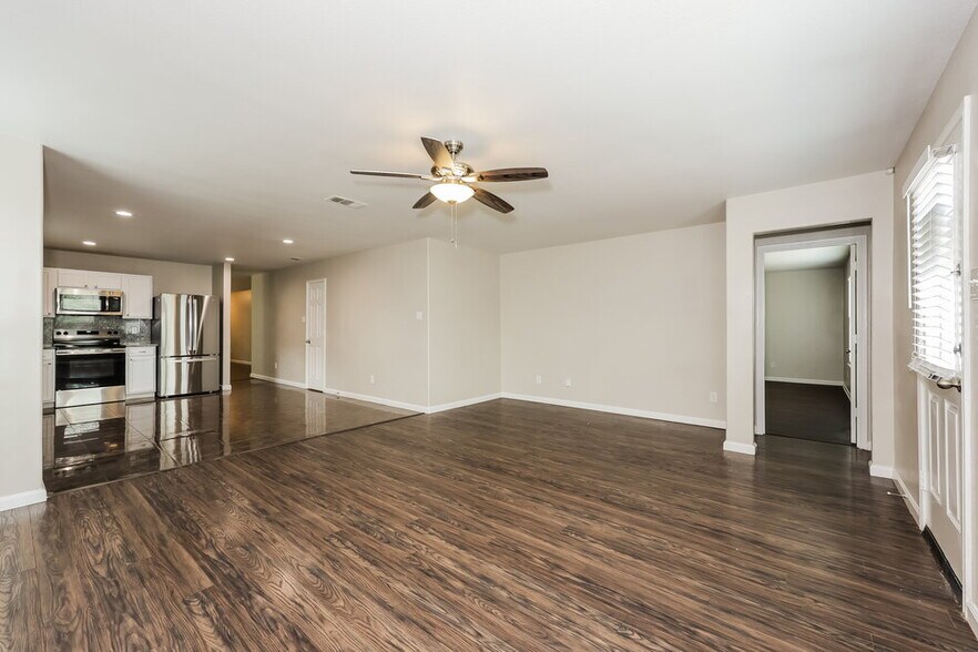 Building Photo - 8820 Elk Creek Ln